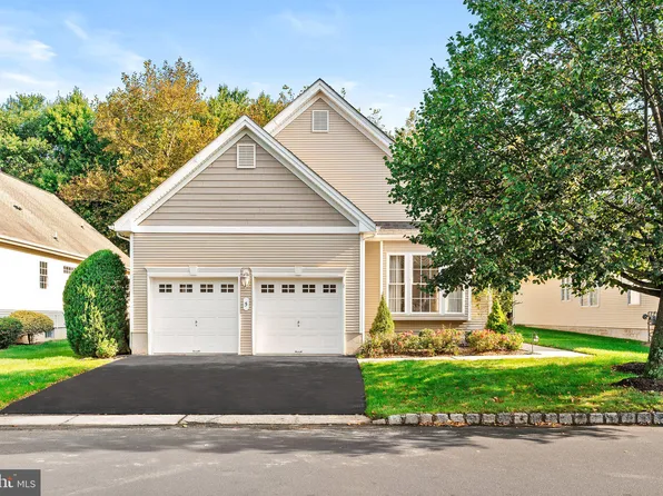 5 Swallow Dr, Hamilton, NJ 08690