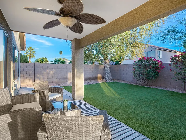 559 W Scott Ave — Photo 38