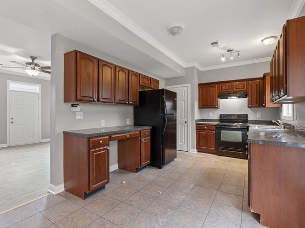 lexington-kentucky-446956486 picture