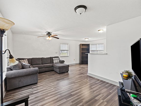 2nd image of 103 Ever Green Ln