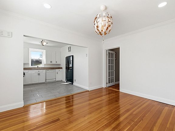 5th image of 30 Longwood Rd