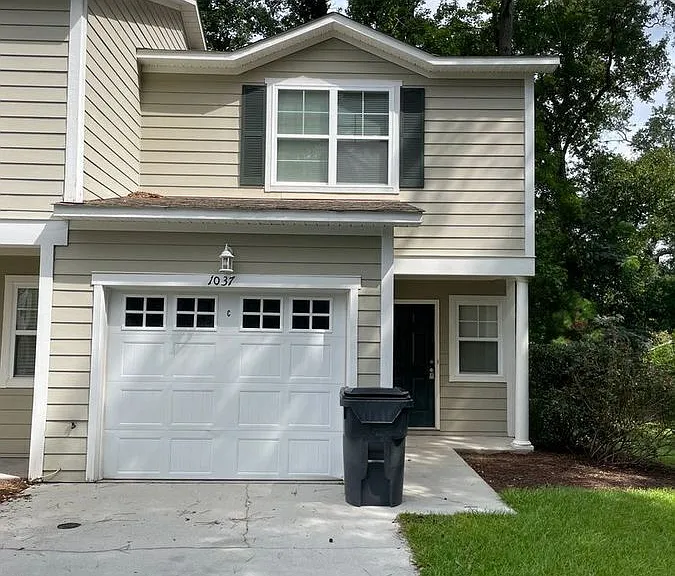 1033 Masons Place Cir #B — Photo 1
