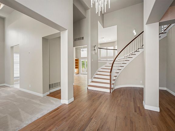 4th image of 42 Masland Cir