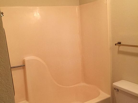 2nd image of 915 W College St APT A09