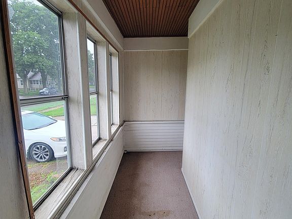 5th image of 332 Herman St