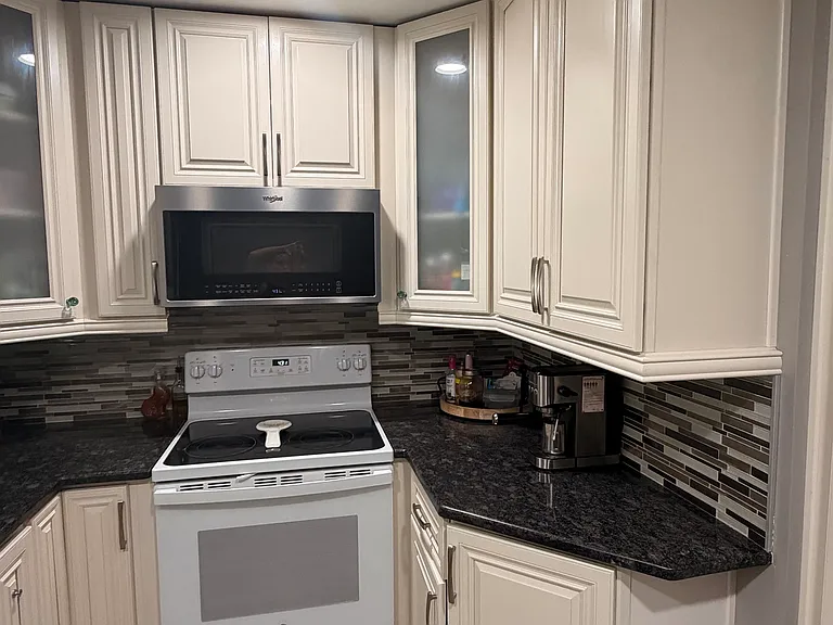 819 Pebblewood Dr — Photo 4