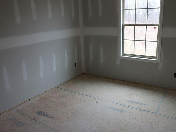 5th image of 332 Ringgold Ests Lot 332