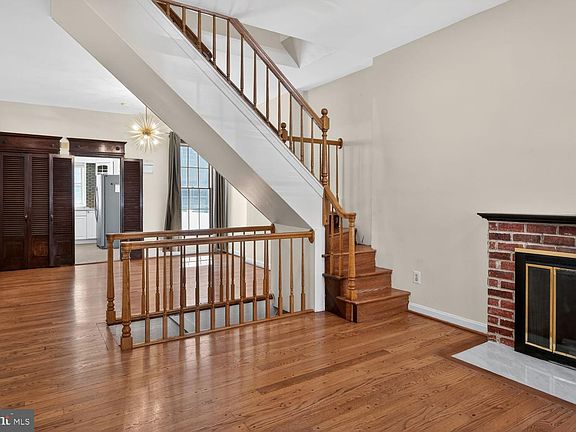 5th image of 1025 30th St NW