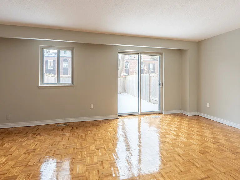 2 Secord Ave — Photo 31