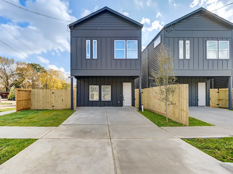 1207 Dewalt St — Photo 3