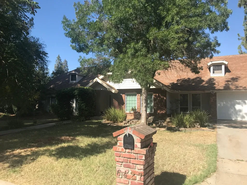 6427 N Tahan Ave photo 1
