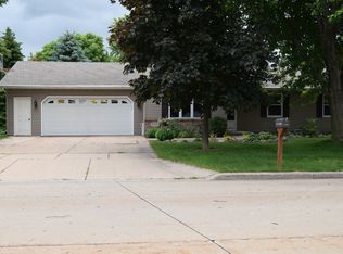 1 Rainbow Ct, Appleton, WI 54915