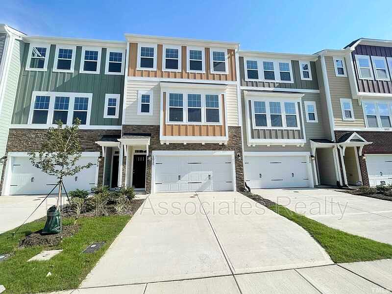 1st image of 1016 Manorhaven Dr