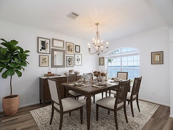 5th image of 810 Aqua Vista Ln