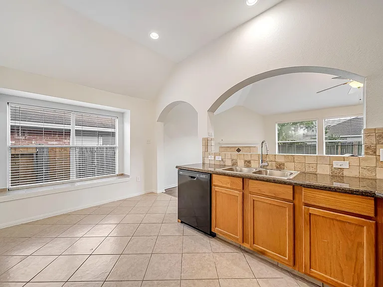 18439 Sunrise Oaks Ct — Photo 11