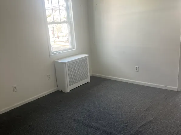 (undisclosed Address), East Rockaway, NY 11518