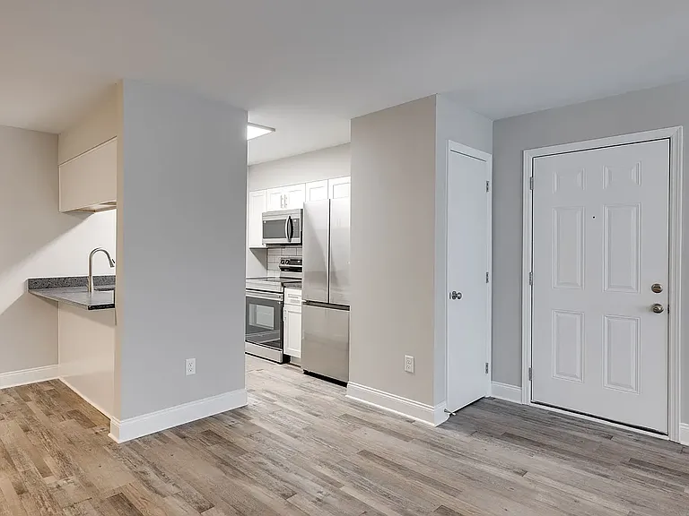 Park Ridge Apartments — Photo 20