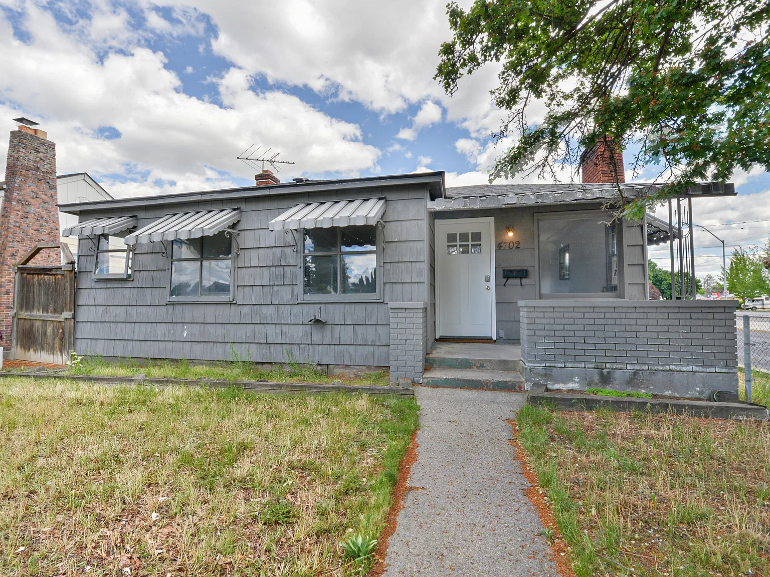 4702 N Post St — Photo 1