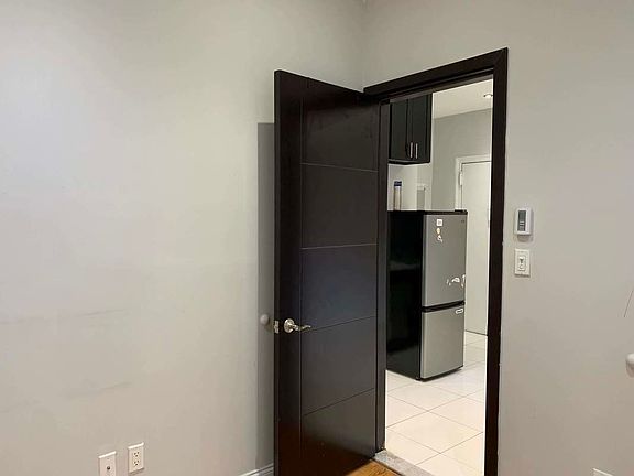 5th image of 230 W 107th St #H