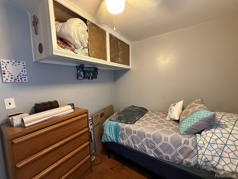 22225 Saint Gertrude St, photo 9