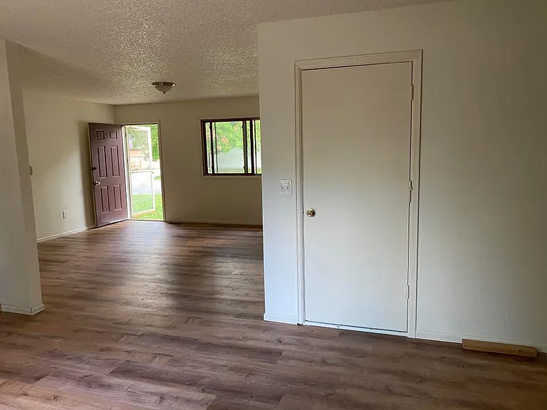824 Coronado Ave — Photo 12