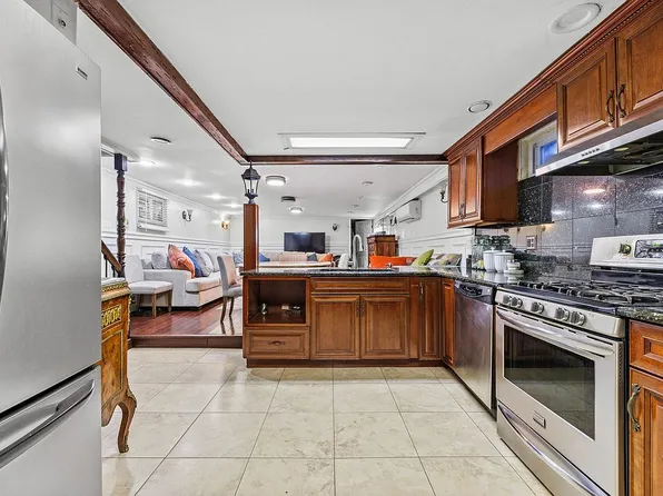 7724 Colonial Rd, Brooklyn, NY 11209