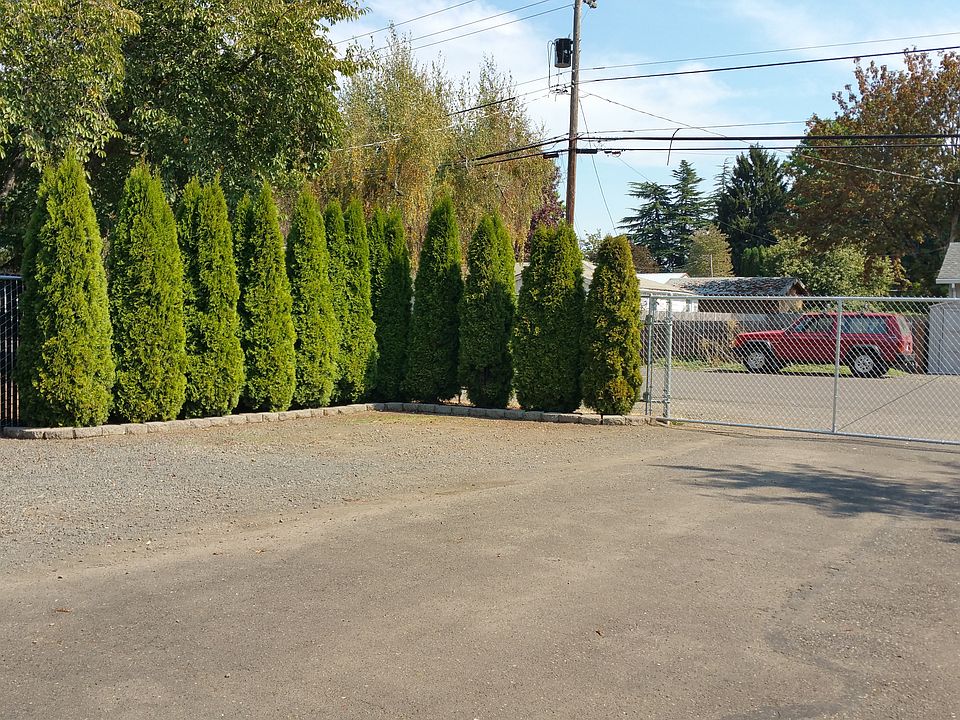 2nd image of 475 SW Dennis Ave
