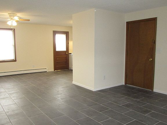 3rd image of 1907 Colonial Ln APT B