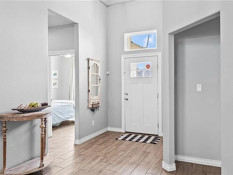 6730 Keyan Dr — Photo 2