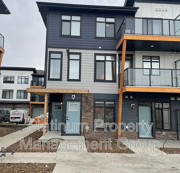 562 Seton Cir SE #402 — Photo 1