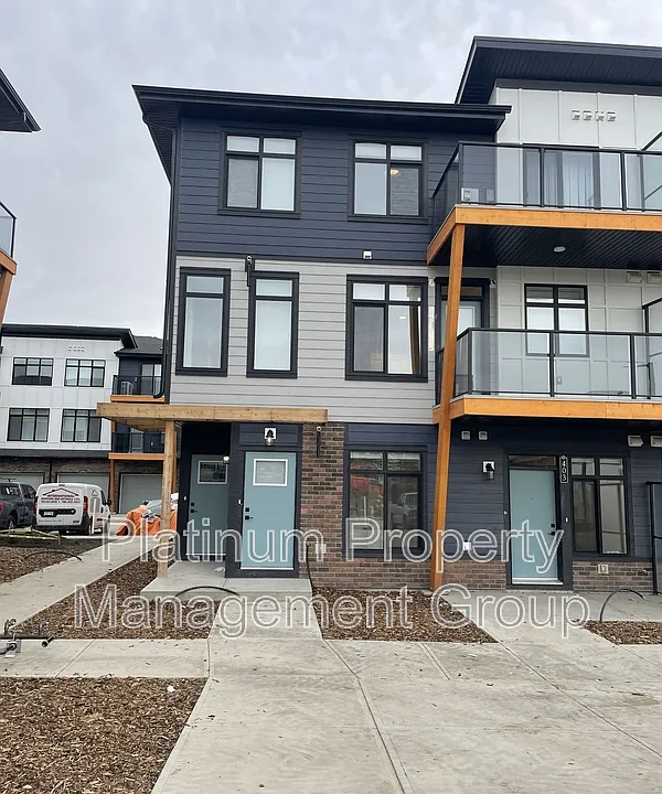 562 Seton Cir SE #402