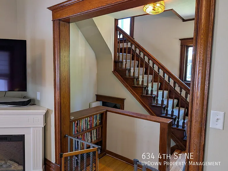 634 4th St NE — Photo 3
