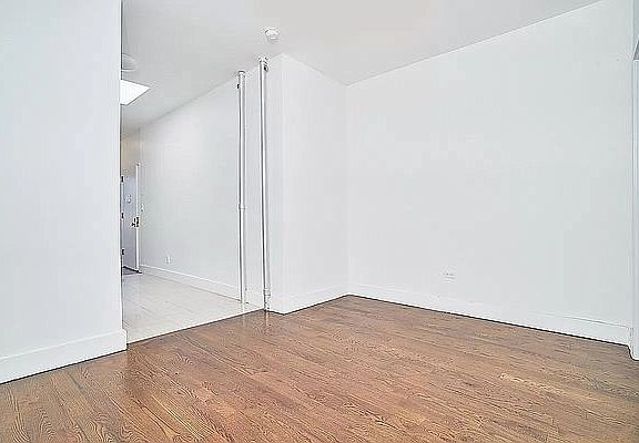 4th image of 352 McGuinness Blvd APT 1L