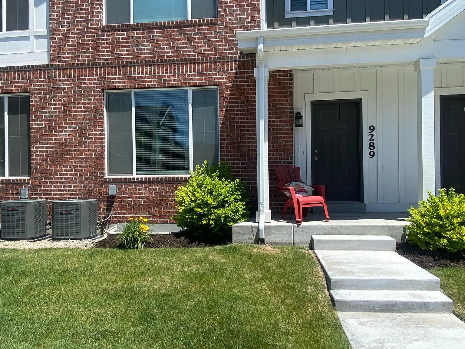 9289 S Ashbourne Dr — Photo 1