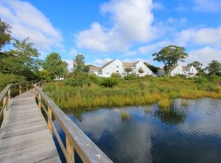 400 Noyack Rd APT B1, Southampton, NY 11968