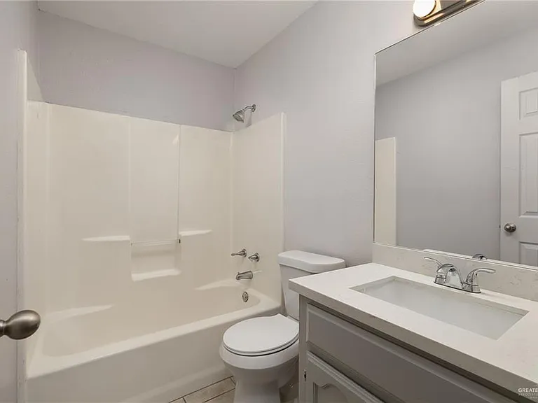 825 W 1st St #4 — Photo 10