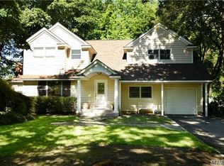 7 Pam Ln, Huntington, NY 11743