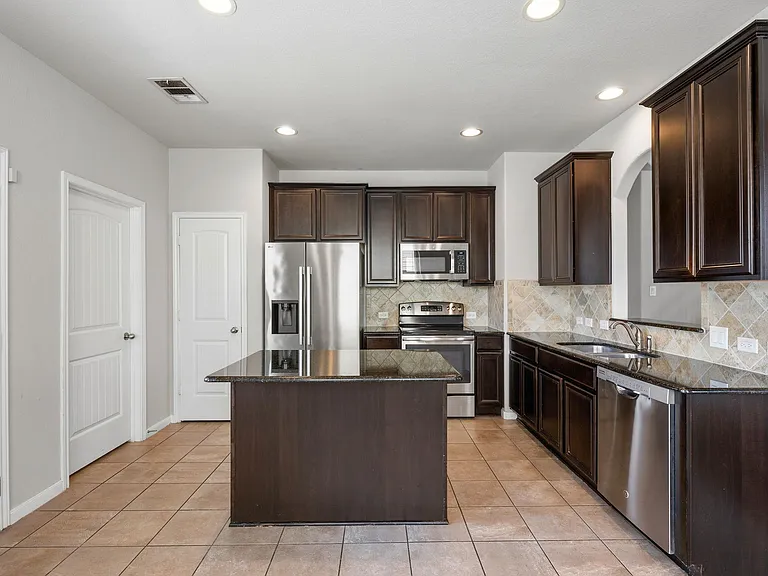 1613 Corn Hill Ln — Photo 7