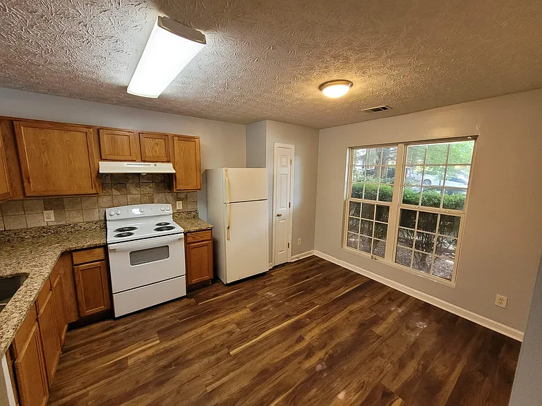 5615 Strathmoor Manor Cir — Photo 4