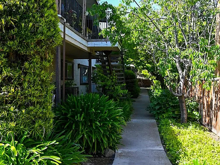 3275 Brookdale Dr #6 — Photo 4