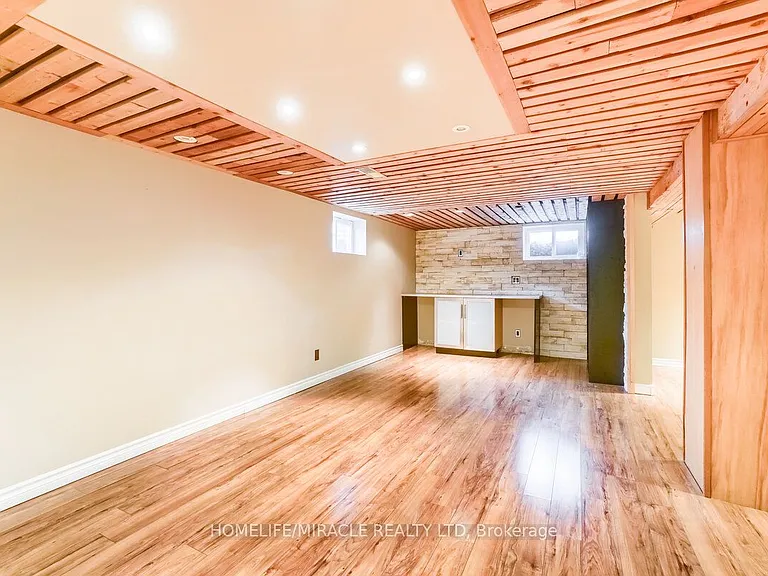 520 Gillmoss Rd #BASEMENT — Photo 6
