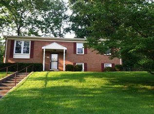 105 Saint Ives Rd, Charlottesville, VA 22911