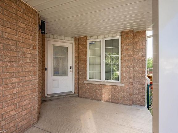 4th image of 56 Munroe Cres