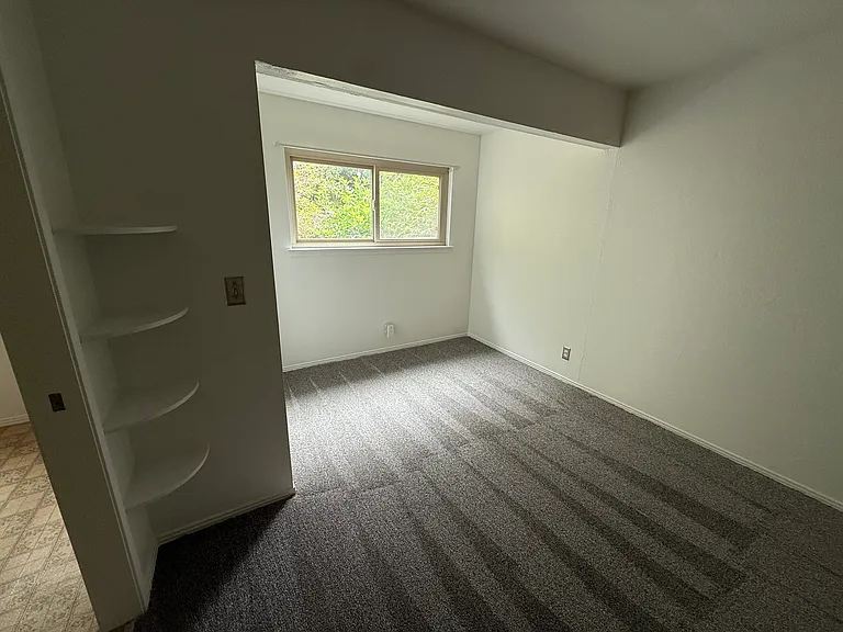 561 Princeton Pl — Photo 11