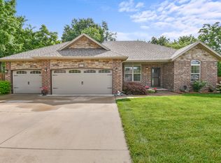 822 S Trail Point Ct, Nixa, MO 65714