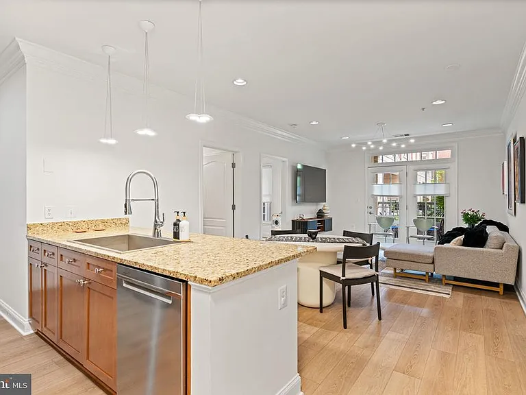 1115 Cameron St #101 — Photo 6