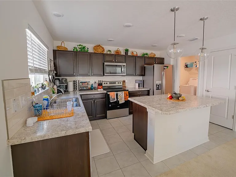 10561 Laguna Plains Dr — Photo 8