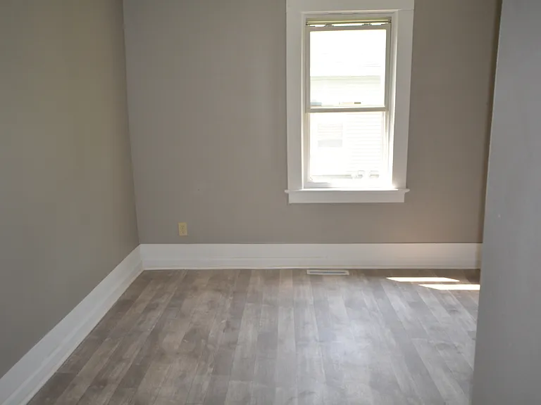 2012 W Webster St — Photo 13