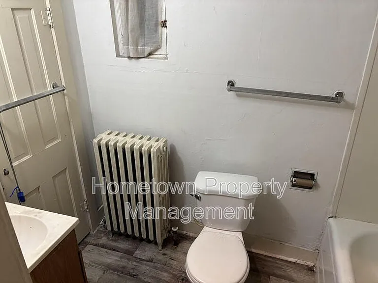 319 E Sunbury St #1A — Photo 5