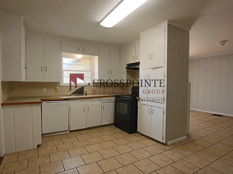 1712 Redbud Ave — Photo 10